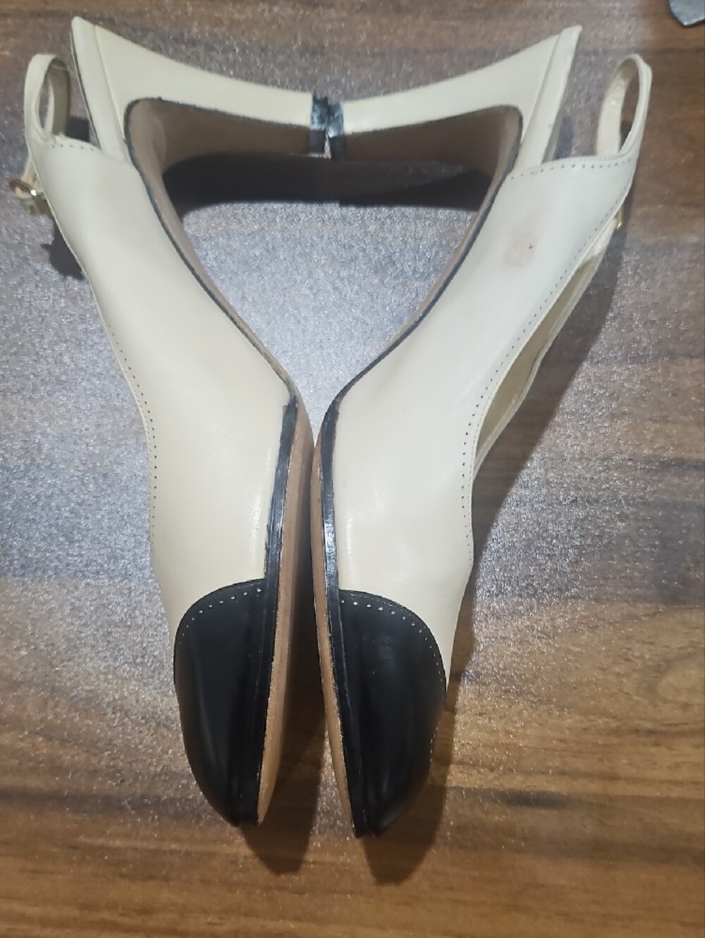 Salvatore Ferragamo Cream and Black Heart Cap Toe Slingback Pumps sz 8.5 - Picture 7 of 11